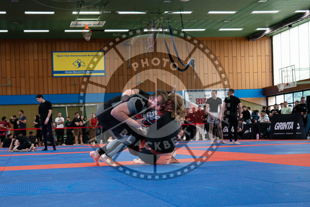 20250510PBB2839 | Athletes compete during the JJLG Berlin Open Jiu-Jitsu Championship on May 10, 2025 in Berlin, Germany. © Chiara Dazi / photoblackbelt