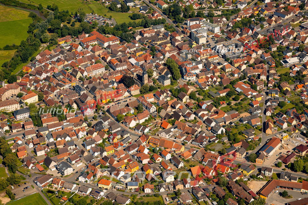 hoechstadt-an-der-aisch-klassische-luftaufnahme-2470-jahr-2024 | Das Luftbild zeigt :  Höchstadt an der Aisch - Die Luftaufnahme wurde 2024 vom UL-Flugzeug aus erstellt ( keine Drohne ) - Hochauflösende Luftaufnahme - Für grossformatige Ausdrucke geeignet. Die Geschenkidee !Mit Lizenz und Bildrechte bestellbar