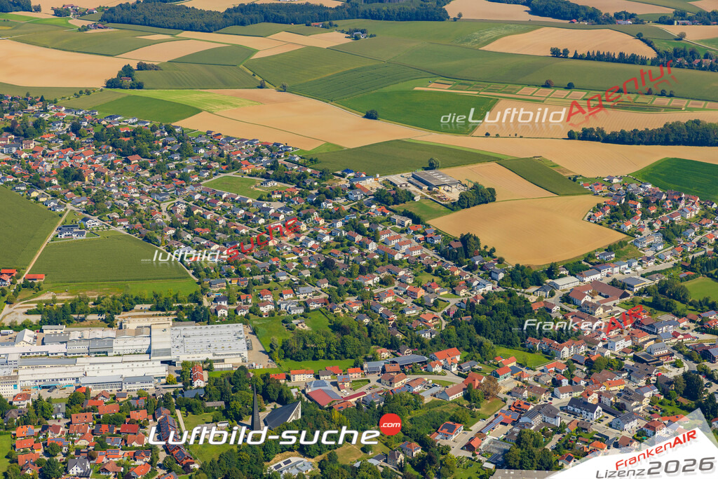 Luftaufnahme der Stadt Ruhstorf an der Rott - Die Luftaufnahme wurde 2025 vom UL-Flugzeug heraus erstellt ( keine Drohne ) - Hochauflösende Luftaufnahme - für professionelle Ausdrucke geeignet. Die Geschenkidee !Mit Lizenz und Bildrechte bestellbar