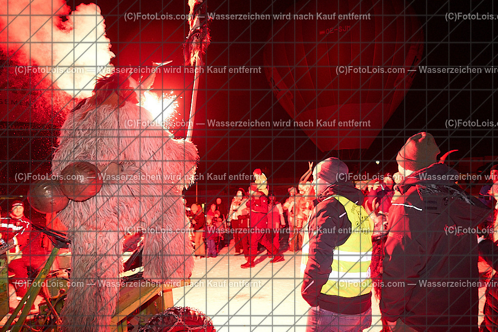 _ALP8460_NACHTderBALLONE_Lackenhof_Gaminger Oetscherteufel | ... mit dem Ballonsportclub Ötscherland aus Wieselburg, der Bergrettung Lackenhof mit einer Schauübung, der Perchtengruppe 'Gaminger Ötscherteufeln' und dem Musikverein Lackenhof, die Ballonfahrer spendeten ihre Gage in diesem Jahr dem schwer verunglückten Gerald Bernreiter alias 'KLEX' der erst nach der ReHa und einem Umbau seines Hauses in Lackenhof frühestens im Mai 2026 wieder nach Hause kommen kann, So 28. Dezember 2025.