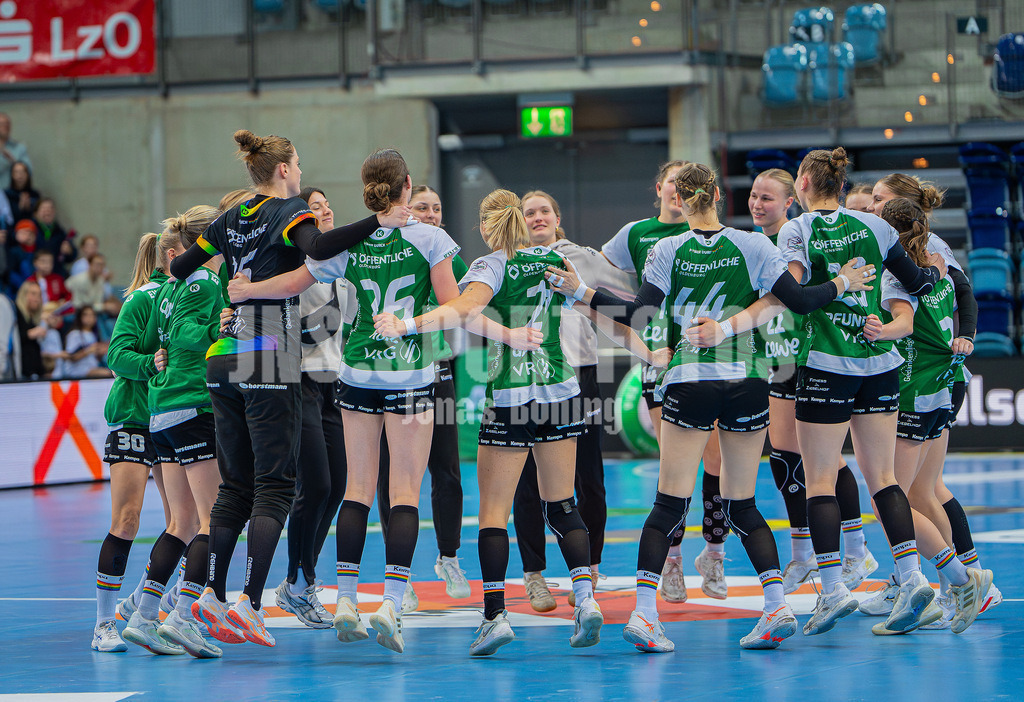 Handball I Frauen I Saison 2025-2026 I 1. HBF I 15. Spieltag I VFL Oldenburg - SV Union Halle-Neustadt 0113 | Freude bei den Frauen des VfL Oldenburg Frauen beim Heimsieg gegen SV Union Halle-Neustadt - Realisiert mit Pictrs.com