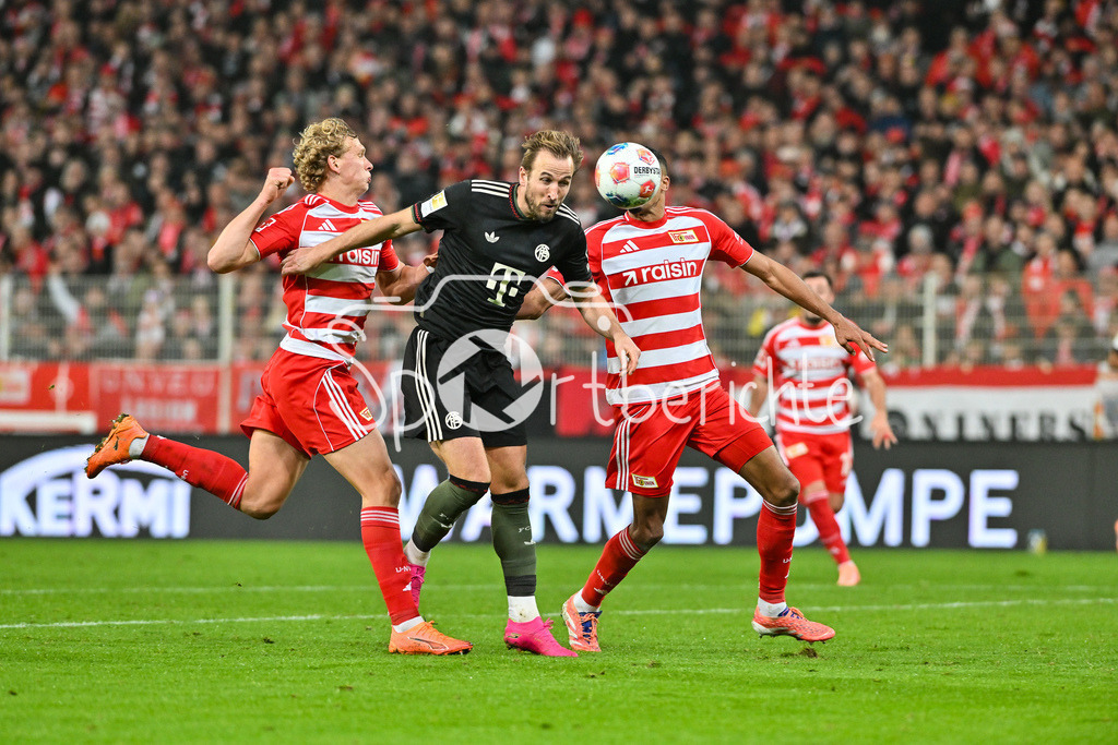 1. FC Union Berlin - FC Bayern München | berlin, DEUTSCHLAND - 8. NOVEMBER: im Duell Leopold QUERFELD (Union Berlin 14) und Harry KANE (FC Bayern Munich 9) und Danilho DOEKHI (Union Berlin 5) während dem Bundesligamatch zwischen dem 1. FC Union Berlin und dem FC Bayern München am 10. Spieltag im Stadion an der alten Försterei am 8. November 2025 in Berlin, Germany / DFL REGULATIONS PROHIBIT ANY USE OF PHOTOGRAPHS AS IMAGE SEQUENCES AND/OR QUASI-VIDEO