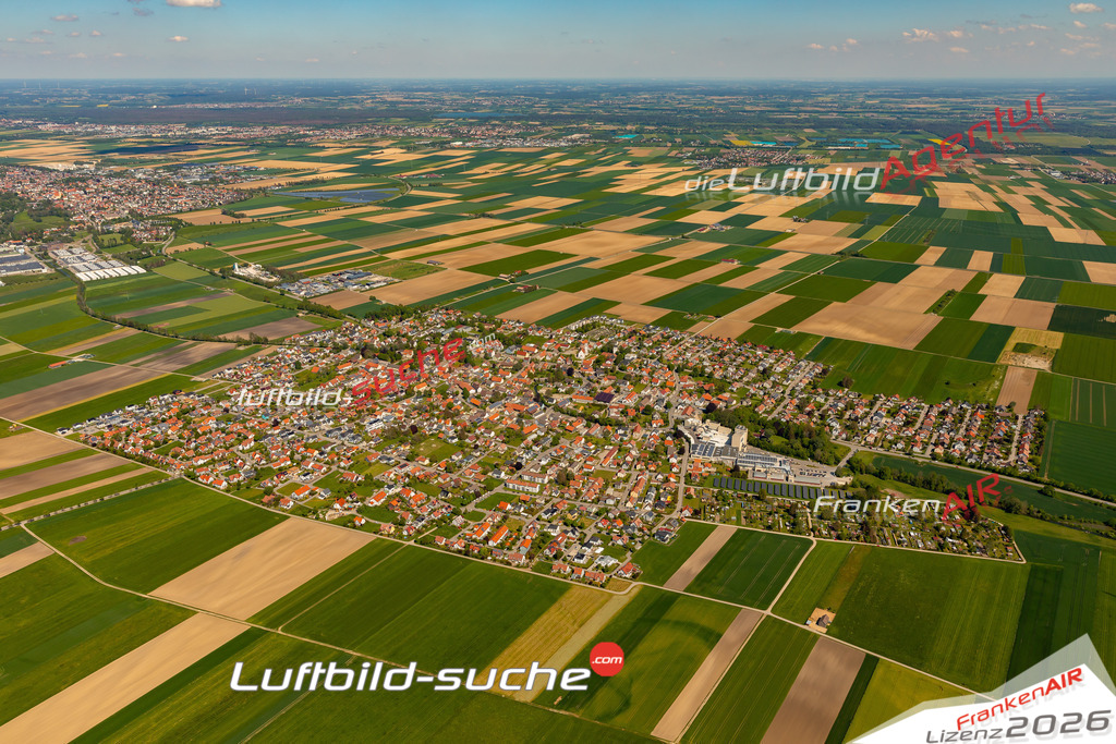 Das Luftbild zeigt :  Wehringen - Die Luftaufnahme wurde 2024 vom UL-Flugzeug aus erstellt ( keine Drohne ) - Hochauflösende Luftaufnahme - Für grossformatige Ausdrucke geeignet. Die Geschenkidee !Mit Lizenz und Bildrechte bestellbar