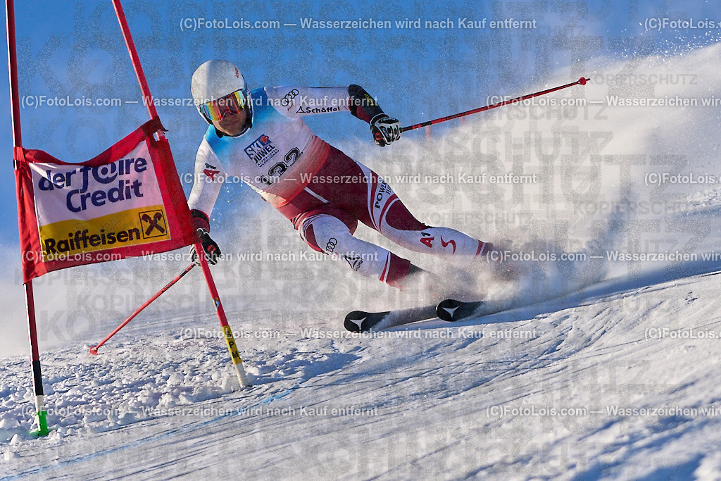 ALP5038_MASTERS-Cup_GS-A Herrn_Payer Florian | (C)FotoLois.com, Alois Spandl. FIS Masters-Cup Wildschönau, Giant Slalom auf der Piste Schatzberg GS, Siegerehrung auf dem Dorfplatz Niederau, Sa 13. Januar 2024.