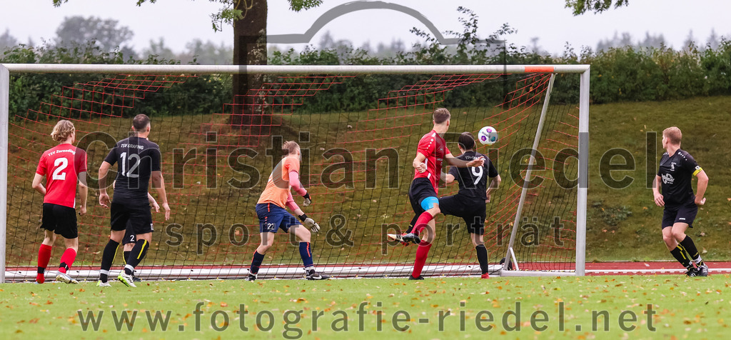 2023-08-27_031_TSV_Zorneding_II_gegen_TSV_Grafing_II | Zorneding, Deutschland, 27.08.2023:
Fußball, A-Klasse 2023 / 2024, 2. Spieltag, TSV Zorneding II gegen TSV Grafing II, Endergebnis: 5:1

Torschuss zum 2:0 durch Felix Mühlhölzl (TSV Zorneding, #4)
Felix Tieking (TSV Zorneding, #2), Thomas Urban (TSV Grafing, #12), Torwart Konstantin Lanzl (TSV Grafing, #22), Felix Mühlhölzl (TSV Zorneding, #4), Max Heckmann (TSV Grafing, #9), Leonhard Oswald (TSV Grafing, #4)

Foto: Christian Riedel / fotografie-riedel.net