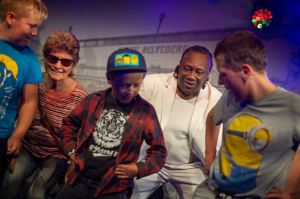 Summ Summ Salsa | Kinderkonzert Summ Summ Salsa mit Klazz Brothers & Cuba Percussion im Forte Belvedere Leisnig zum Festival Hallo Leisnig 2022. - Realisiert mit Pictrs.com