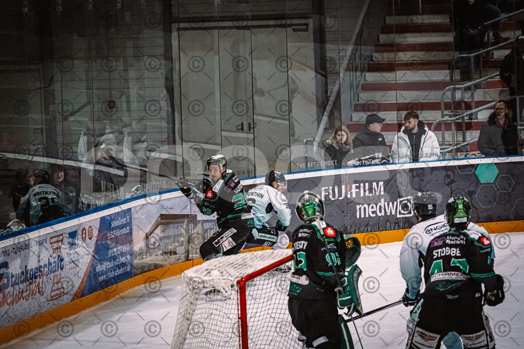 Alligators_vs_Lindau_21_12_2025-047 | Höchstadt Alligators Fotogalerie: Eishockey-Action aus Franken. Professionelle Spielfotos, Portraits & Stadionbilder zum Download. Jetzt entdecken! - Realisiert mit Pictrs.com