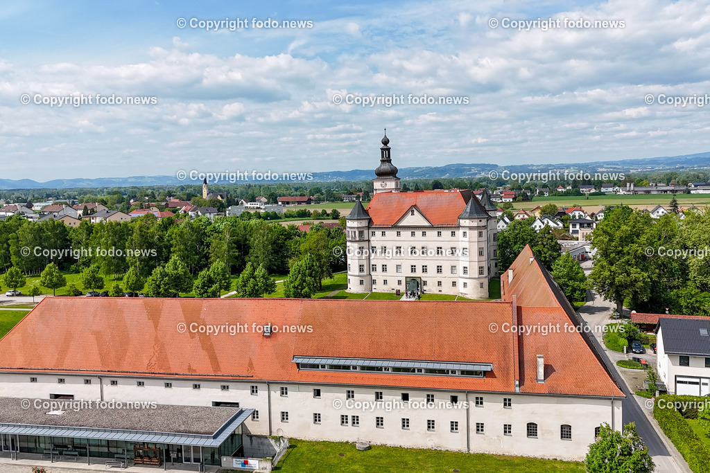 Hartheim_ Lern- und Gedenkschloss_ 07.05.2025-42 | 07.05.2025, Hartheim, AUT, Lern- und Gedenkort, Schloss Hartheim, im Bild Schloss Hartheim, Toetungsanstalt der Nazionalsozialisten waehrend des 2. Weltkrieg, NS-Zeit, Holocaust, Euthanasie, Psychiatrie, Gedenkstaette, KZ-Haeftlinge, Menschen mit Behinderung, Verbrechen, Weg der Vielfalt, gegen Vergessen