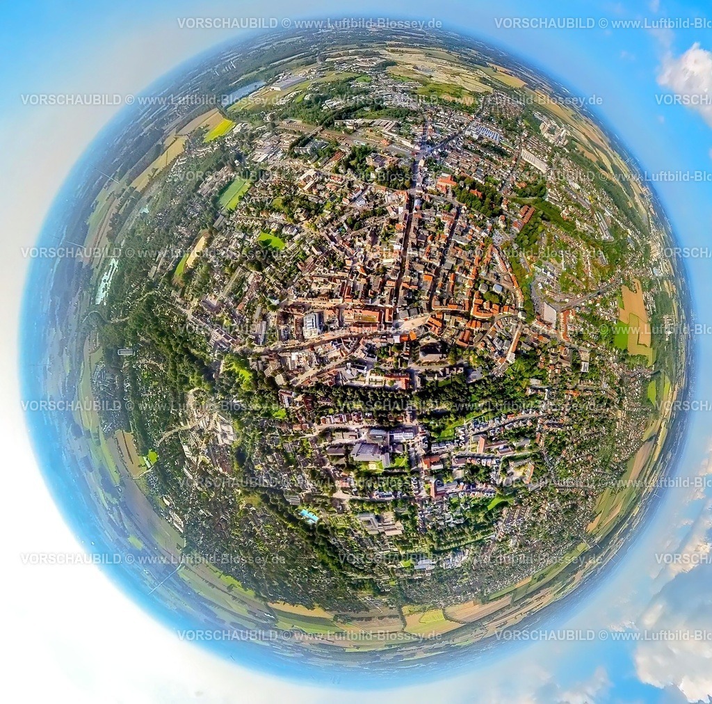 Beckum230891017 Mitte 1000ft-topaz | Luftbild, Ortsansicht Beckum-Mitte, StadtZentrum und Wallstraßen, Marktplatz und St. Stephanus KIrche, Westpark und Grünstreifen am Fluss Werse, Erdkugel, Fisheye Aufnahme, Fischaugen Aufnahme, 360 Grad Aufnahme, tiny world, Beckum,  Münsterland, Nordrhein-Westfalen, Deutschland