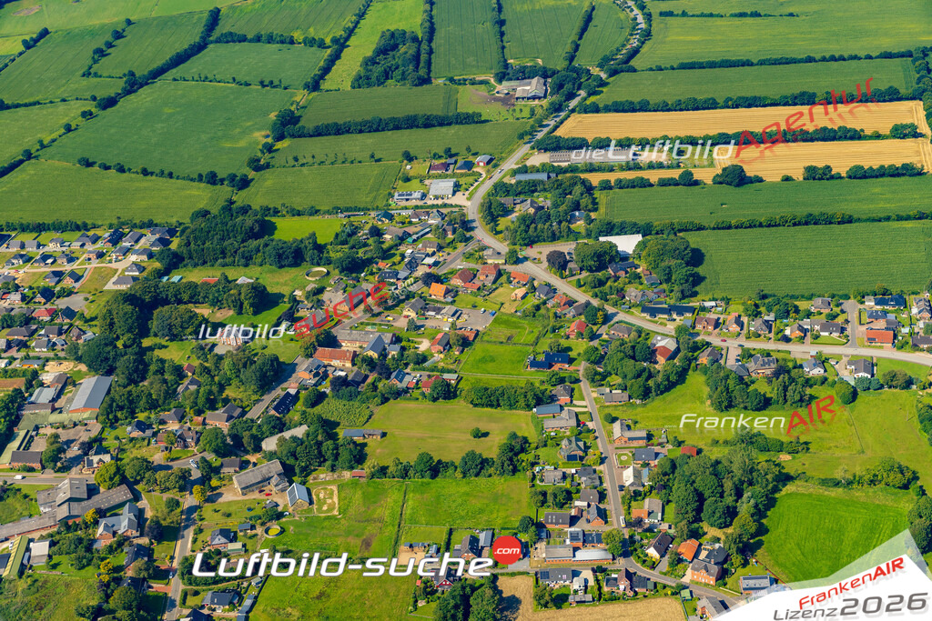 Vs Google Maps Hamdorf - Die Luftaufnahme wurde 2025 vom UL-Flugzeug heraus erstellt ( keine Drohnenaufnahme ) - Hochauflösende Luftaufnahme - für Wandbilder und großformatige Ausdrucke geeignet. Das besondere Geschenk!Hier alle&nbsp;Infos zur Lizenzierung der LuftaufnahmeWir fliegen auch dieses Jahr wieder in Ihre Region um Luftbilder zu erstellen.- Luftbild anfragen
