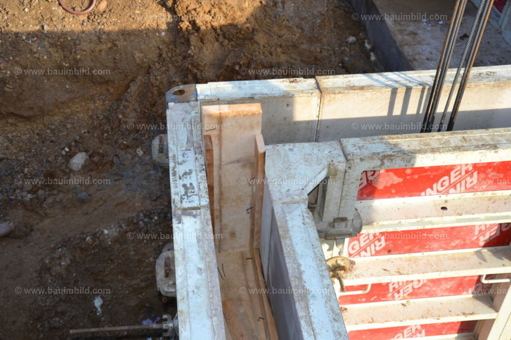 bib-lg04-sonstige-betonarbeiten-0706 | Nach LV-Leistungsgruppen sortierte Detailfotos über den Bau eines Hauses. Alle Hausbau-Bilder direkt vom Urheber und Autor der Website Haus-Selber-Bauen.com