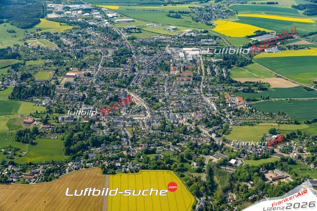 Das Luftbild der Stadt Treuen wurde 2022 vom Flugzeug heraus erstellt (keine Drohnen-Aufnahmen) Aufnahmehöhe ca.450 Meter- hohe Bildauflösung und Druck-Qualität. Garantiert!