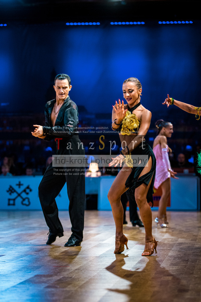 20251213_Baltic-GP_2336-2 | Tanzsportbilder, Standardtanz, Lateintanz, WDSF, DTV, LTVB, dancecomp, goc, hessen tanzt, blaues band der spree, walzer, tango, wiener walzer, slowfox, quickstepp, samba, rumba, cha-cha-cha, paso doble. jive, hd-kroft photography, turniertanzsport