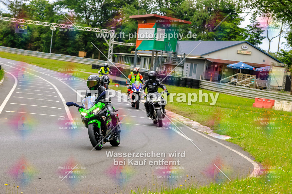 VBK-7858 | Hier findet Ihr Bilder von Touristenfahrten auf der Nürburgring Nordschleife oder von anderen Veranstaltungen die ich besucht habe. Viel Spass beim Durch Schauen 