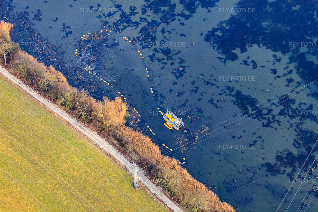 Luftbild: Boot zur Altrheinentschlammung in Wörth am Rhein im Bundesland Rheinland-Pfalz in Deutschland. Foto: IMG_48818.jpg vom 03.03.2012 durch Werner Riehm/FLY-FOTO.de