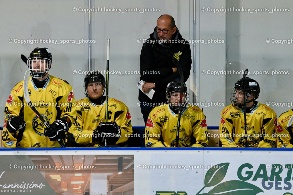 ESC Steindorf vs. MET PHOTOVOLTAIK HORNETS SPITTAL | Spielerbank HORNETS SPITTAL, Headcoach EC Hornets Spittal Winkler Hans, #98 Thalhammer Dominic EC Hornets Spittal, #16 Nageler Daniel EC Hornets Spittal, #11 Kucher Florian EC Hornets Spittal, #24 Brunner Noel EC Hornets Spittal, ESC Steindorf vs. MET PHOTOVOLTAIK HORNETS SPITTAL, ESC Steindorf vs. MET PHOTOVOLTAIK HORNETS SPITTAL am 26.10.2024 in Steindorf (Ossiachersee Halle), Austria, (Photo by Bernd Stefan)
