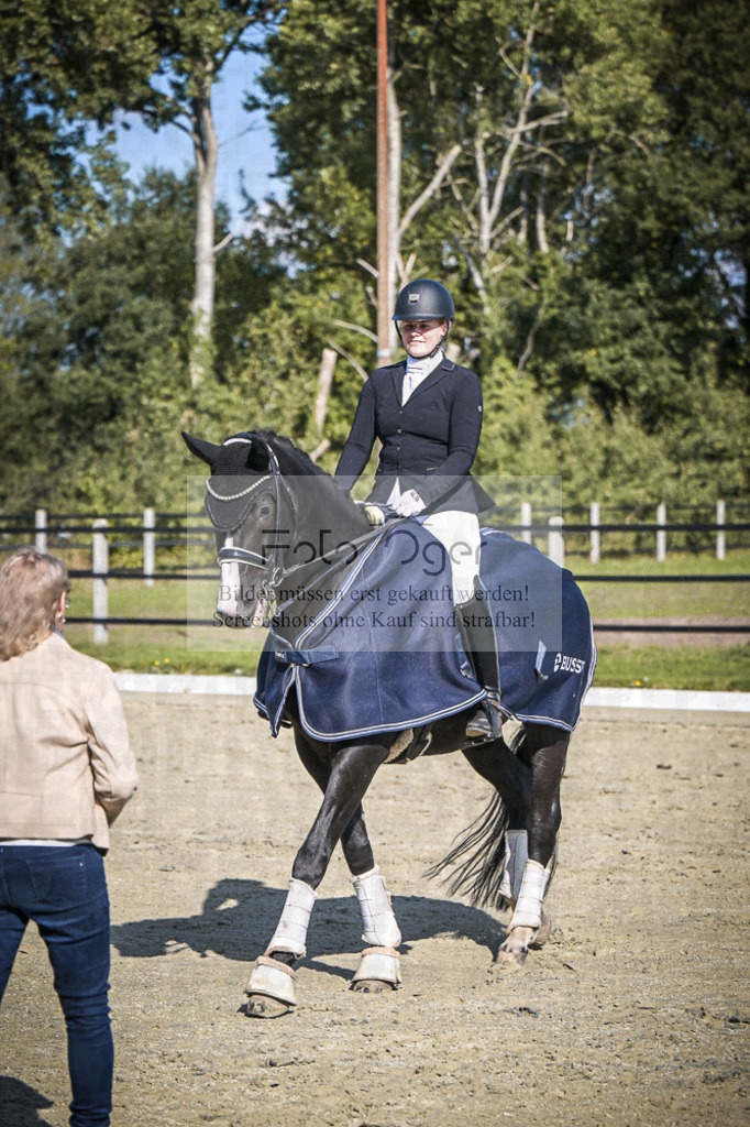 DOS_0002 | Entdecke hochwertige Reitturnierfotos von Foto Oger. Professionell, emotional und authentisch – jetzt Lieblingsmomente im Shop bestellen.Deutschlandweite Turnierfotografie. - Realisiert mit Pictrs.com