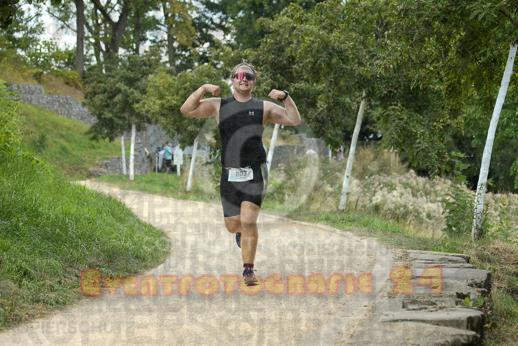250824_1518_EX1_8778 | Sportfotografie im Rhein-Sieg Kreis, Köln, Bonn, NRW, Rheinland Pfalz, Hessen, etc. Unser Tätigkeitsfeld umfasst den Laufsport vom Volkslauf über den Marathon, Duathlon, Triathon bis zum Ultralauf wie Kölnpfad Ultra oder Schindertrail.