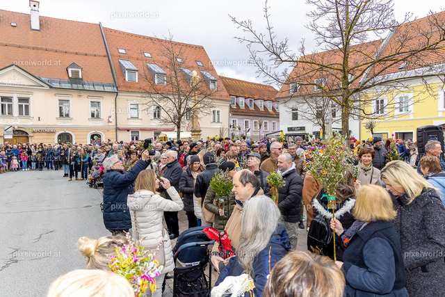 Palmbuschenweihe am Hauptplatz in Feldkirchen | Bildershop von pixelworld.at - Realisiert mit Pictrs.com