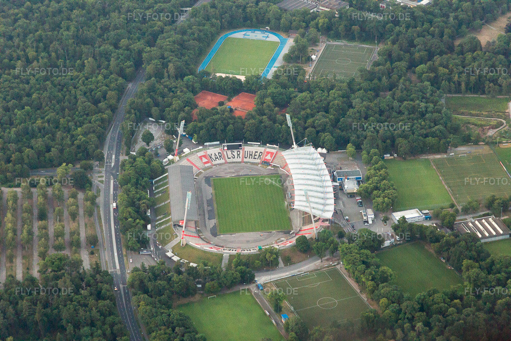 Luftbild: Karlsruhe Stadion im Ortsteil Innenstadt-Ost in Karlsruhe im Bundesland Baden-Württemberg in Deutschland. Foto: IMG_101504.jpg vom 08.07.2017 durch Werner Riehm/FLY-FOTO.de