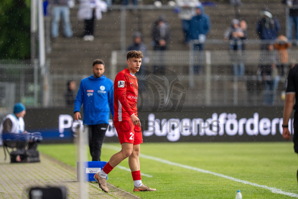 Stuttgarter Kickers vs. SG Sonnenhof Großaspach, Fussball, Regionalliga Suedwest, 34. Spieltag, 16.05.2026 | Luca Molinari (SG Sonnenhof Großaspach, #21),Stuttgarter Kickers vs. SG Sonnenhof Großaspach, Fussball, Regionalliga Suedwest, 34. Spieltag, 16.05.2026