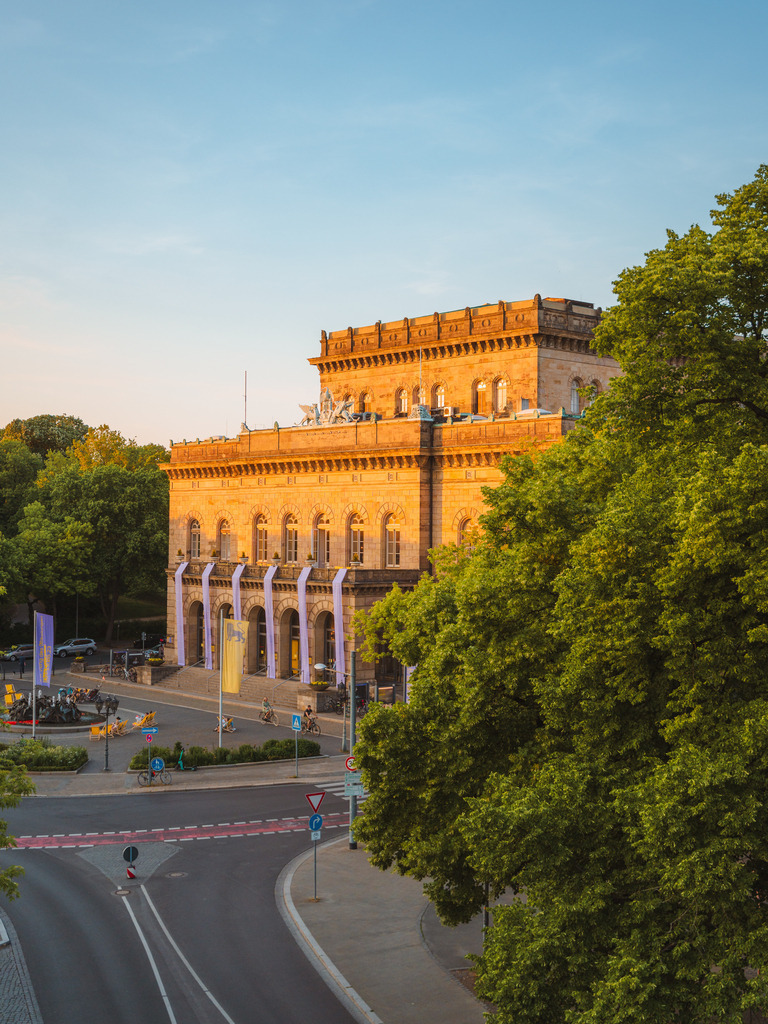Staatstheater | Entdecke exklusive Fotokunst aus Braunschweig: Bildband, Leinwände, Postkarten, Kalender, digitale Downloads & Bildlizenzen. Jetzt im offiziellen Beautiful Braunschweig Shop! - Realisiert mit Pictrs.com