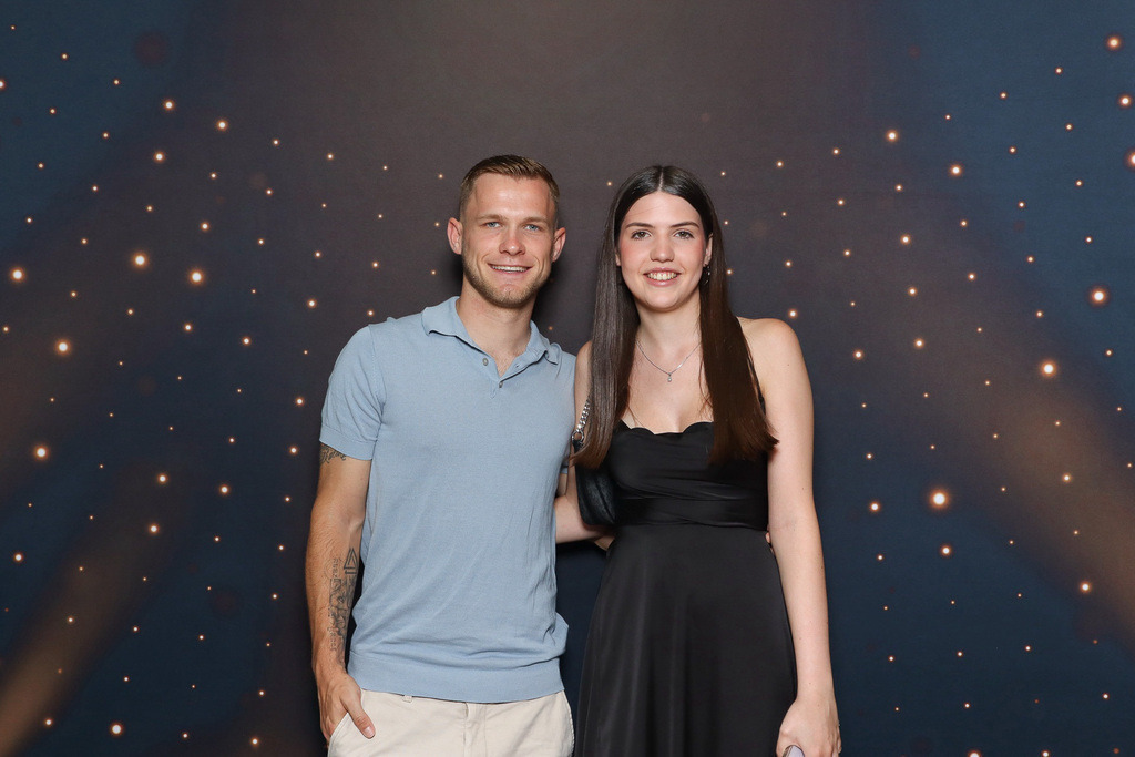 ZD260628112736-27 | Fotoshop von zweidimensional Fotografie. Ihr Fotograf im Aargau. Abzüge von Ihrem Fotobox Event bestellen.Abzüge von Ihrem Hochzeit bestellen.Abzüge von Ihrem Schulfotograf bestellen.