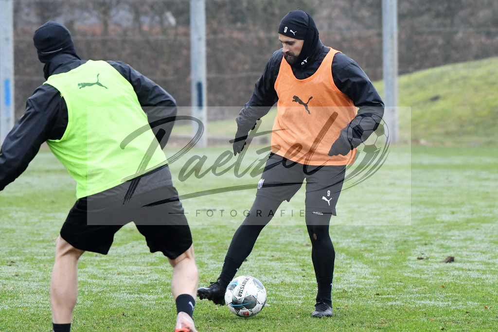20200125_TRAOSN_0083 | Fußball, Herren: Marcos Alvarez (VfL Osnabrück) in Aktion, am Ball, Einzelaktion beim Training des VfL Osnabrück am 25.01.2020 im Sportpark Illoshöhe in Osnabrück, Deutschland.(Foto von Nico Paetzel) - Realisiert mit Pictrs.com