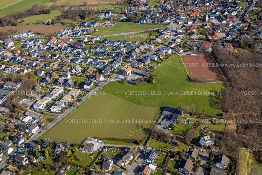 Froendenberg230214419 | Luftbild, Ortsansicht Hohenheide mit Sportplatz und Ackerfläche für geplantes Baugebiet, Herz-Jesu Kirche, Hohenheide, Fröndenberg, Ruhrgebiet, Nordrhein-Westfalen, Deutschland