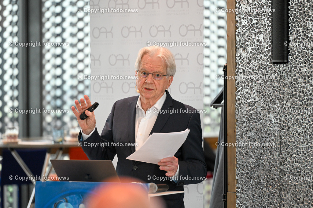 BKAÄ-Enquete_ JKU Med Campus I_ 10.05.2023-4 | 10.05.2023, Linz, AUT, JKU medLOFT, Arbeitsplatz Spital, wie die Jungen künftig arbeiten wollen, im Bild Reinhold Popp (Univ. Prov., Zukunftsforscher)