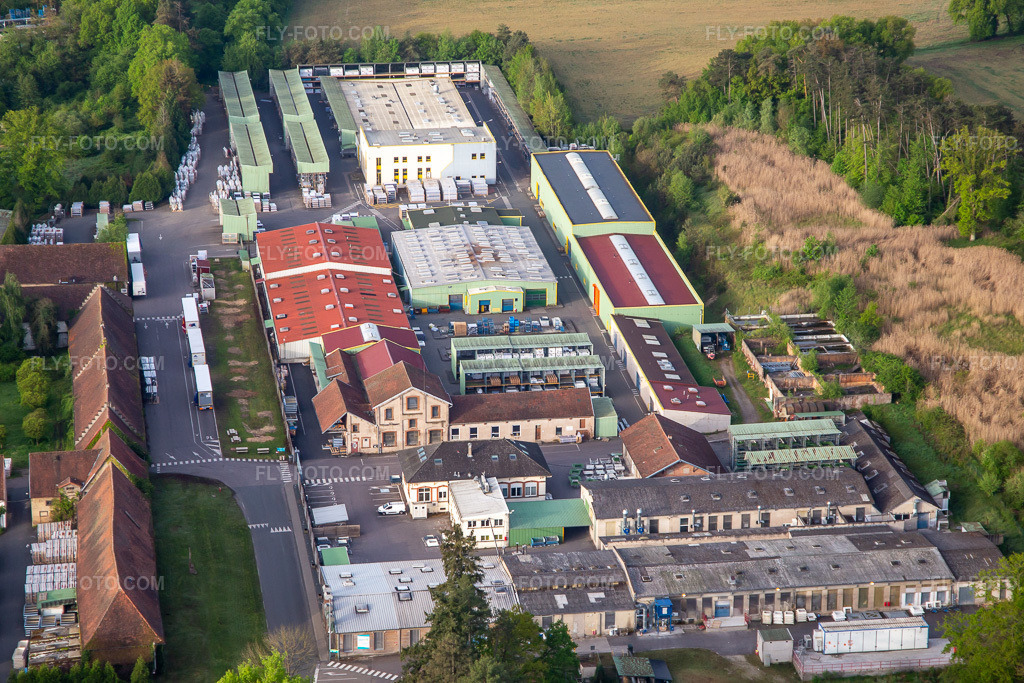 Aerial view: LE HARAS commercial area with Bluetek Sarralbe, SIA Service | Expert in security incendie in Sarralbe in the state Moselle, France. – Photo: IMG_140569.jpg taken on 05/01/2024 by Werner Riehm/FLY-FOTO.com – Resolution of the original: 5174 x 3449 px – Spécialiste français de lanterneaux pour la sécurité incendie | Bluetek – SIA Service, réseau national au service de la sécurité incendie