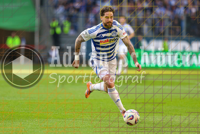 22.03.2026, GER, Fussball, Herren, 3. Liga, Saison 2025/2026, MSV Duisburg - 1860 München | Lex Tyger Lobinger (MSV Duisburg) in Aktion am Ball, Einzelaktion 