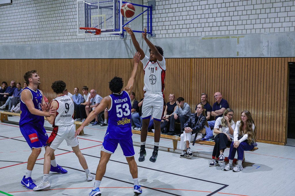 Regio Test BAYER GIANTS vs EN Baskets Schwelm-84 | Fotos von Basketballspielen aus dem Raum NRW fotografiert von Gero Mueller-Laschet und Daniel Schaefer - Realisiert mit Pictrs.com