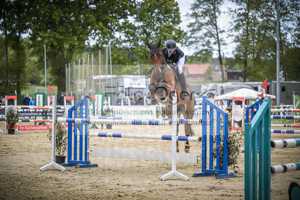 DOS_9100 | Entdecke hochwertige Reitturnierfotos von Foto Oger. Professionell, emotional und authentisch – jetzt Lieblingsmomente im Shop bestellen.Deutschlandweite Turnierfotografie. - Realisiert mit Pictrs.com