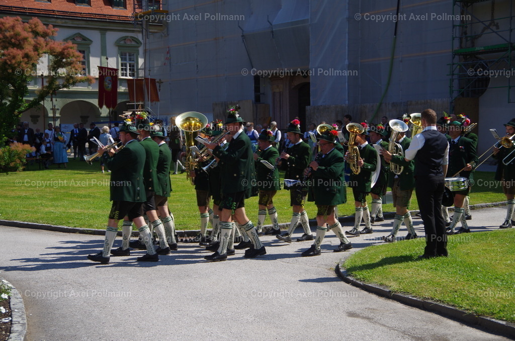 IMGP4662 | fotografiert von Axel PollmannLeonhardi Wallfahrt Benediktbeuern und Murnau, Fronleichnam, Fasching, Landschaft im Loisachtal und Benediktbeuern  - Realisiert mit Pictrs.com