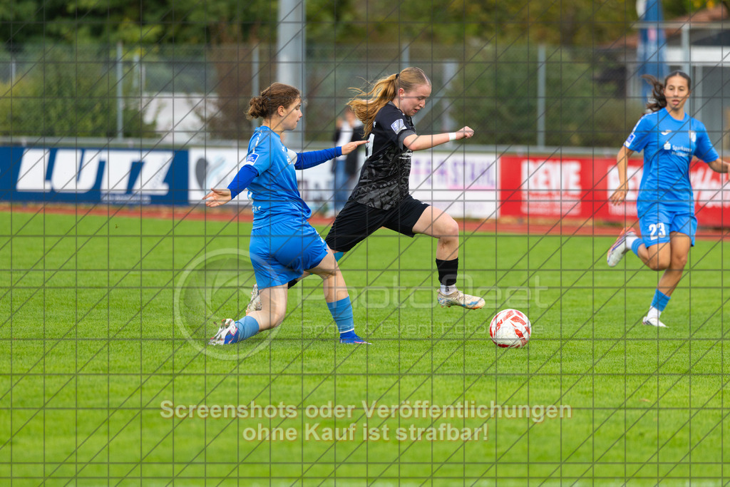 20261010_141259_0158_(c)_by_PhotoPeet | Marina Schott (1.FC Donzdorf #11)1.FC Donzdorf (schwarz) vs. SC Sand (blau), Fußball, EnBW-Oberliga B -Juniorinnen, 05. Spieltag, Saison 2026/2027, Rasenplatz Lautertal Stadion, Süßener Straße 16, 73072 Donzdorf, 10.10.2026 - 14:00 Uhr,Foto: PhotoPeet / Sport- &amp; Eventfotografie / Peter Harich
