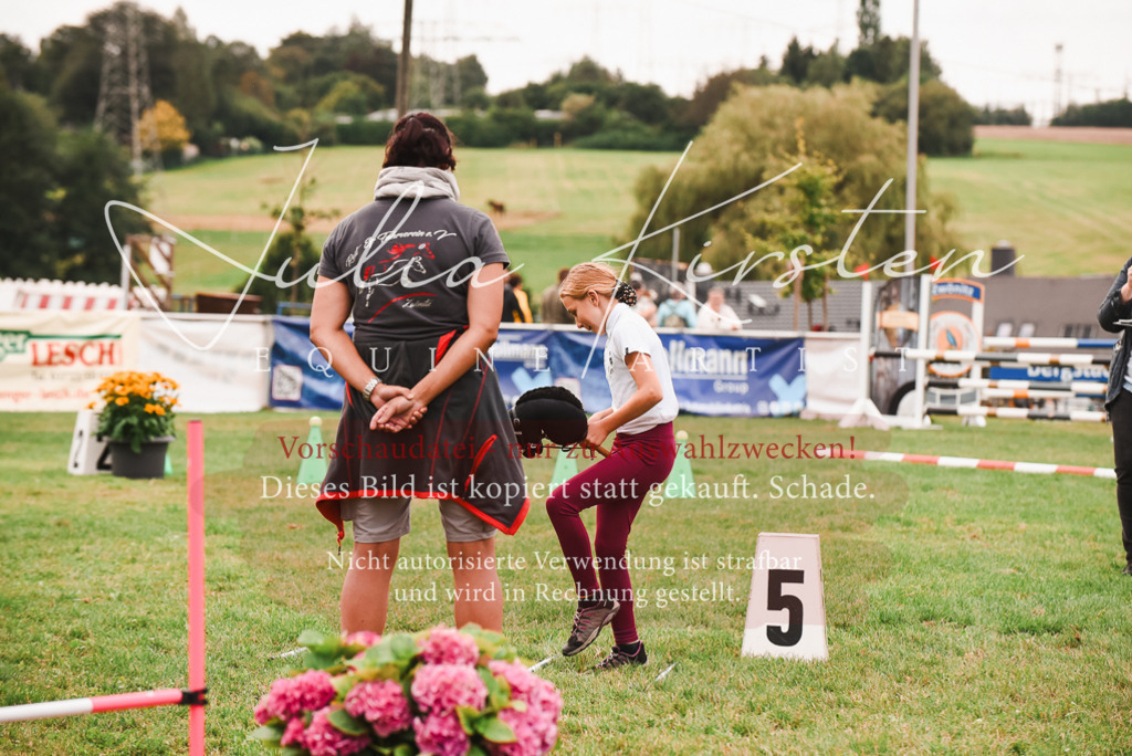 DSC_4431 | Pferde- und Turnierfotografie in Westsachsen. Pferdeportraits, Auftragszeichnungen und intuitive Kunst.