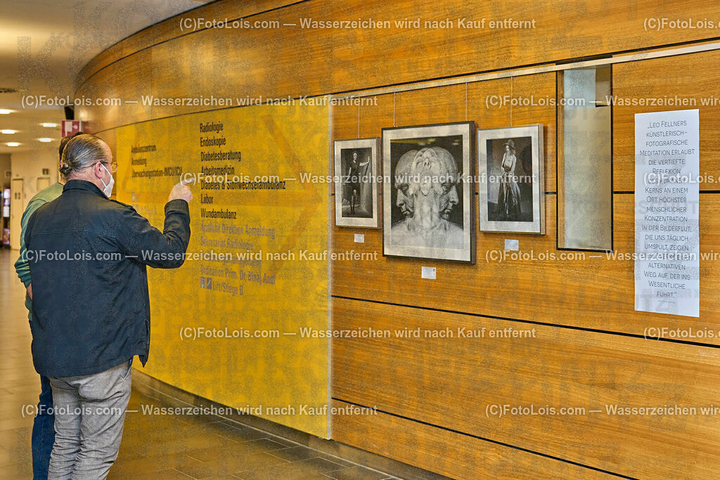 ALP2052_Buchvorstellung-Systemerhalter_Fellner Leo | (C)2023 FotoLois.com, Alois Spandl, Buchpräsentation 'Systemerhalter' von Leo Fellner, die Vernissage im Landesklinikum Melk musste kurzfristigst wegen zu großer Gefahr einer Corona-Infektion abgesagt werden, weshalb nur wenige Beuscher zur Präsentation erschienen sind (statt der angemeldeten 150 Personen), die Ausstellung im Landesklinikum kann noch bis Weihnachten einzeln oder in Kleingruppen besucht werden, Do 9. Nobember 2023.