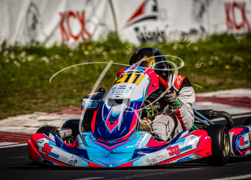 AEF5C0D9-3AB5-457D-B4A0-483C17E5EE2E | traudl_s_fotos