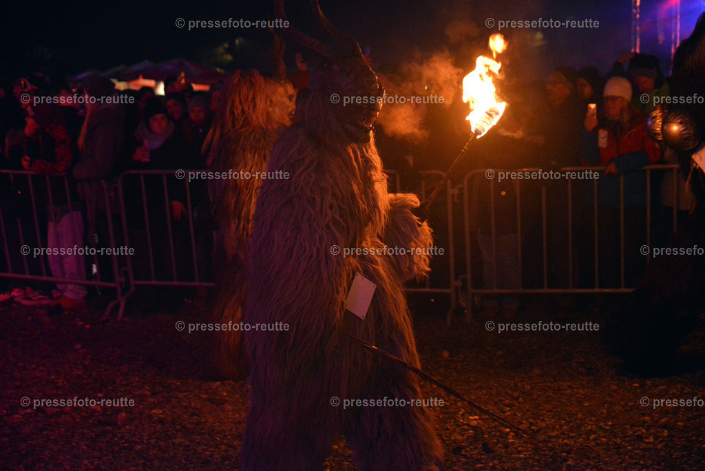 news-2022-Dez03-Krampusumzug-Reutte-WTV_5932 | Info aus dem Bezirk Reutte/Ausserfern Tirol sowie eine umfangreiche Bilddatenbank über die gesamte Region: Lechtal, Talkessel Reutte, Tannheimertal, Zwischentoren. Lech, Plansee, Zugspitze, Grenztunnel, B179, Fernpassstraße, Verkehr, Lawinen, Tradition, - Realisiert mit Pictrs.com