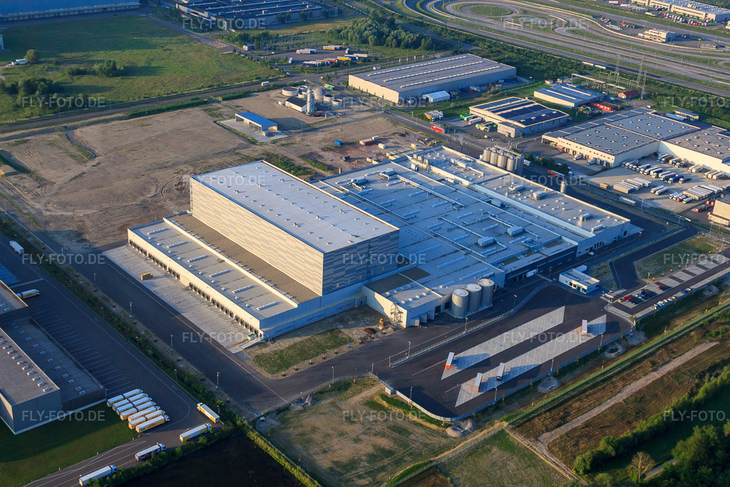 Luftbild: Baustelle der Pfälzer Erfrischungsgetränke GmbH in Wörth am Rhein im Bundesland Rheinland-Pfalz in Deutschland. Foto: IMG_64832.jpg vom 18.05.2014 durch Werner Riehm/FLY-FOTO.deMEG Gruppe - MEG Gruppe