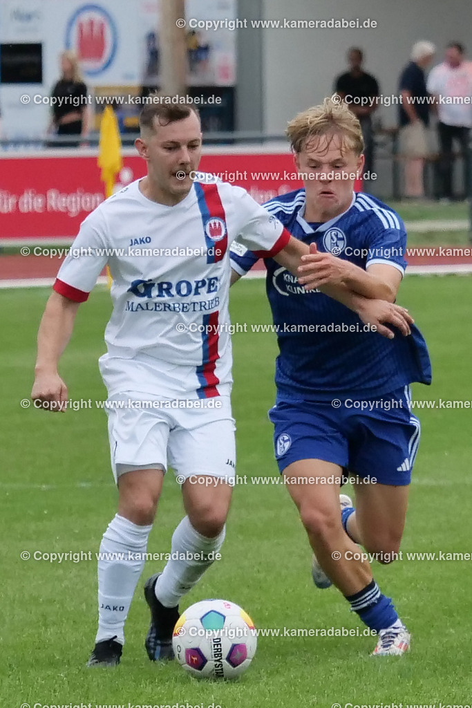 Fußball : Testspiel : SuS 09 Dinslaken - Schalke 04 U 19 am 25.07.2024 | Foto : Jochen Emde / www.kameradabei.de - Realisiert mit Pictrs.com
