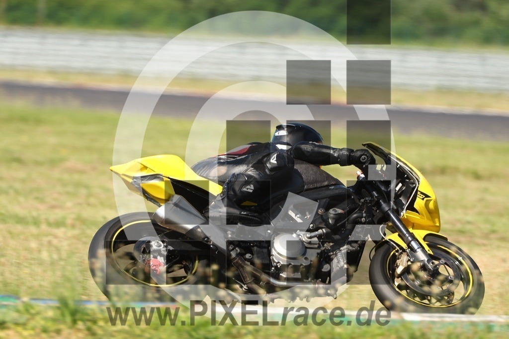 0031-20250620_10348 | Schöne Erinnerungen an spannende Momente - das festzuhalten ist unser Job. PIXELrace.de ist seit 2003 auf den Rennstrecken Europas unterwegs um die Action draußen beim Fahren und die wunderbare Stimmung imm Fahrerlager für euch einzufangen.