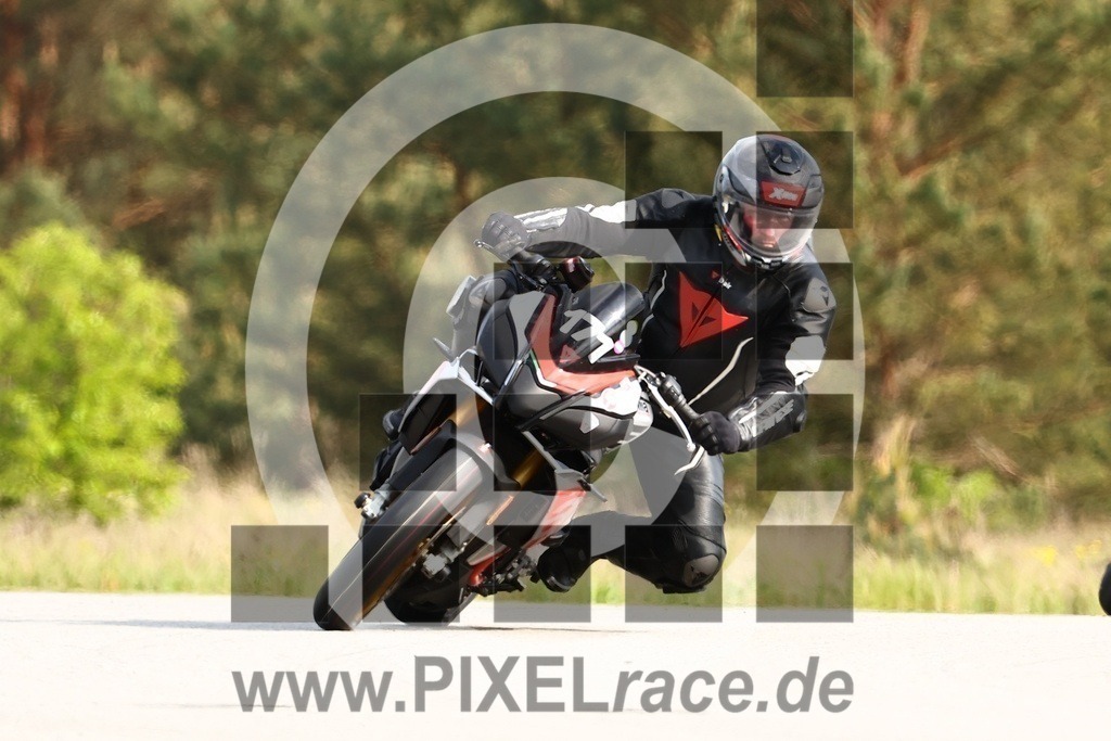 0171-20240504_02543 | Schöne Erinnerungen an spannende Momente - das festzuhalten ist unser Job. PIXELrace.de ist seit 2003 auf den Rennstrecken Europas unterwegs um die Action draußen beim Fahren und die wunderbare Stimmung imm Fahrerlager für euch einzufangen.