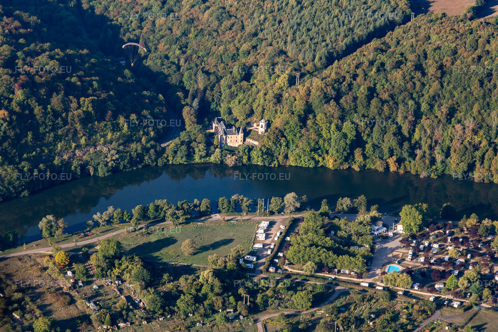 Vue aérienne: Château de la Flie sur la Moselle à Liverdun dans le département Meurthe et Moselle, France. Photo: IMG_118138.jpg prise le 15/09/2019 par Werner Riehm/FLY-FOTO.euRésolution de l'original: 4954 x 3302 px