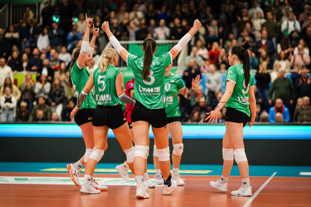 Volleyball, 1. Bundesliga Frauen, Hauptrunde, 8. Spieltag, Saison 2025/2026: USC Münster - Dresdner SC | 1. Bundesliga Frauen, Hauptrunde, 8. Spieltag, Saison 2025/2026, USC Münster empfängt Dresdner SC in der Sporthalle Berg Fidel in Münster. Foto: sportfotografie.ms | Markus Paletta - Realisiert mit Pictrs.com