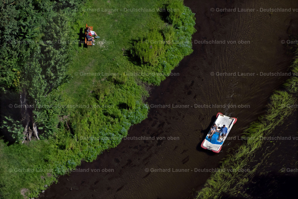 4036488 | Tretboot und Paddelboot auf der Oker