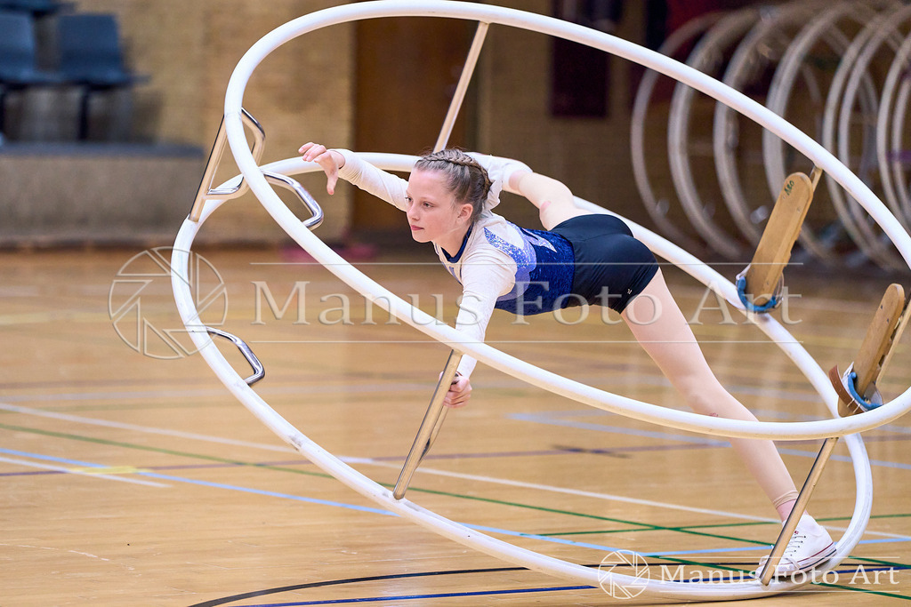 2024-11-09-3-D-DSC02512 | Professionelle Sportfotografie in Hamburg, Schleswig-Holstein und Niedersachsen – spezialisiert auf Rhönrad, Geräteturnen, Leistungsturnen und rhythmische Sportgymnastik. Bundesweite Begleitung von Rhönrad-Events. Jetzt Sport-Fotos - Realisiert mit Pictrs.com
