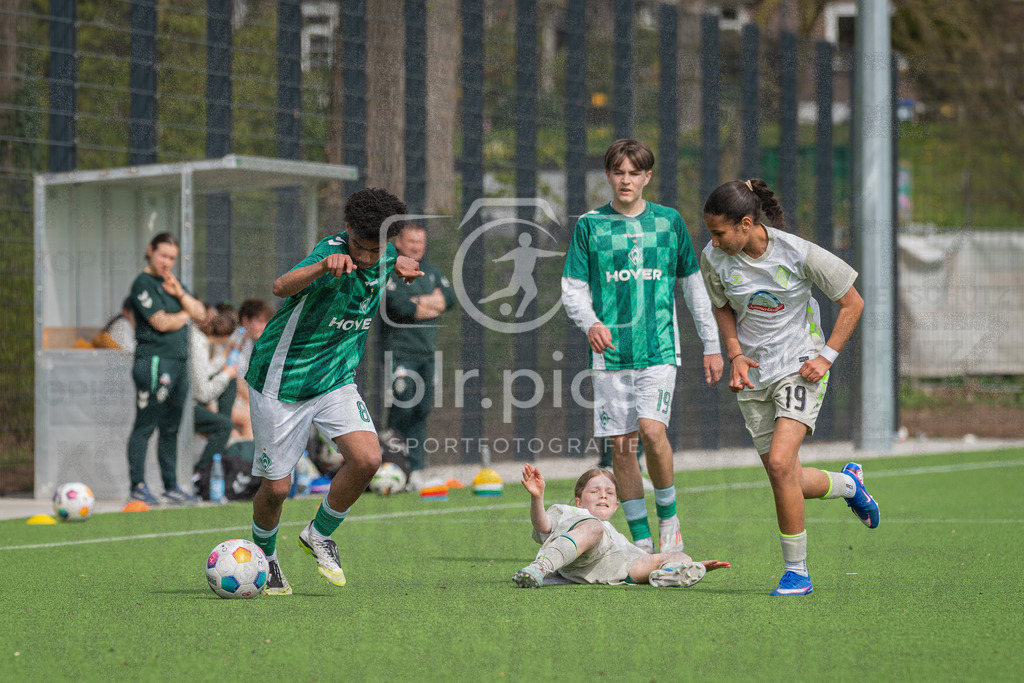 SV Werder - SV Werder (w) | SV Werder - SV Werder (w) - Realisiert mit Pictrs.com