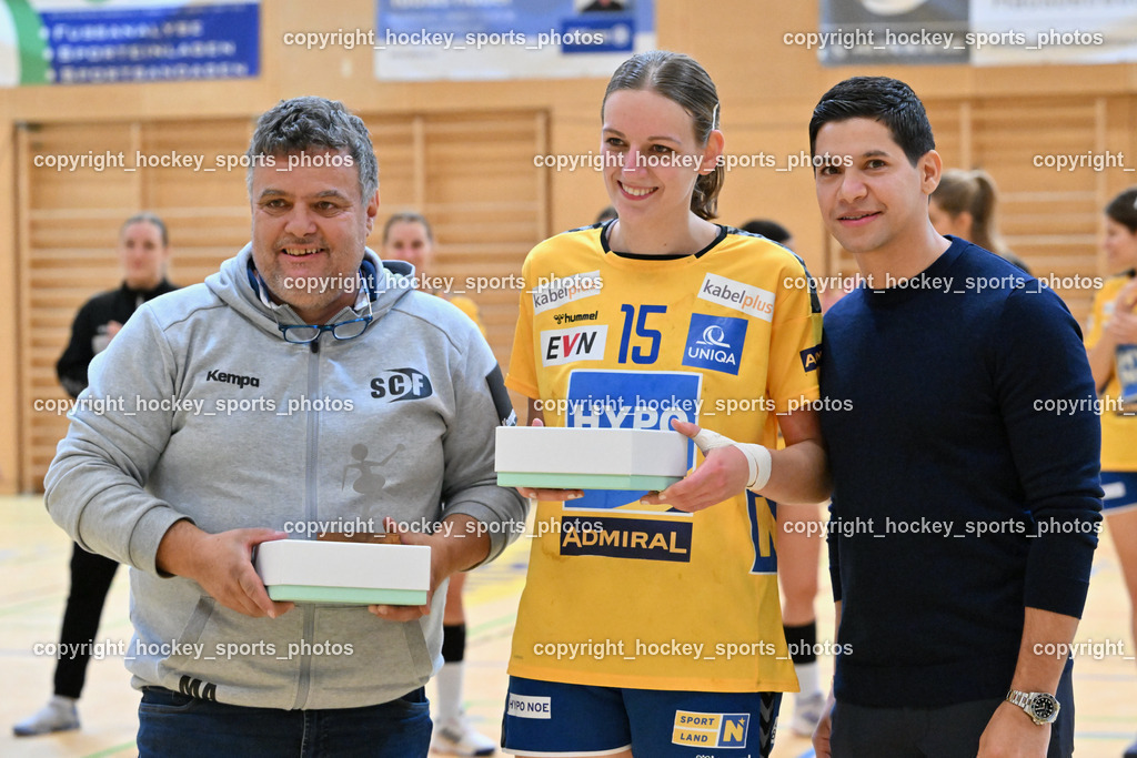SC Ferlach Damen vs. Hypo Niederösterreich 18.11.2023 | Spielerin des Abends, Assistentcoach SC Ferlach Damen Buchbauer Wolfgang, #15 WESS Claudia, Stadtrat Ferlach Dominic Keuschnig